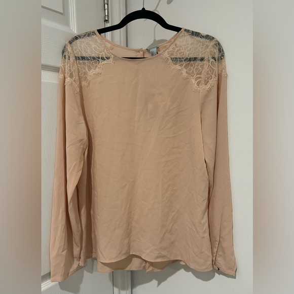Paraphrase Tops - 2/$20 NWT Gorgeous Paraphrase nude blouse lace shoulders button up back